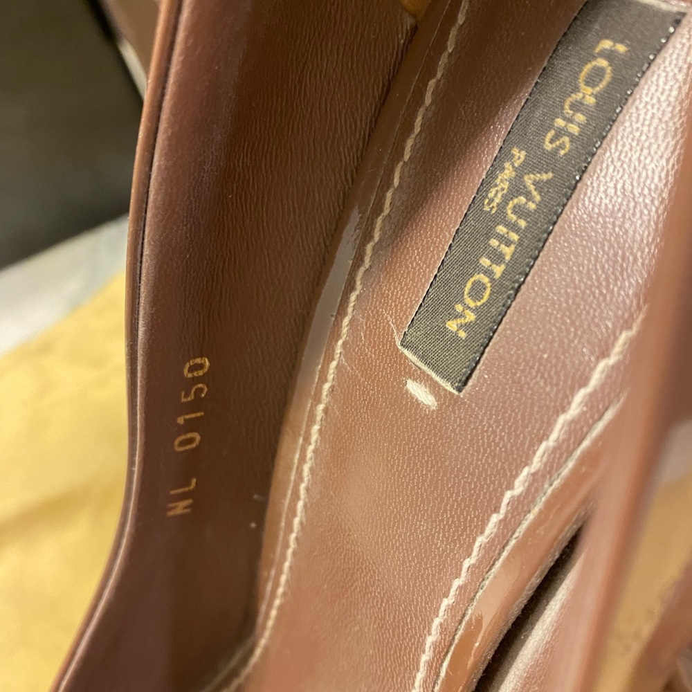 Louis Vuitton Lock Pump - Like New - Guaranteed Authentic - Picture 3 of 7
